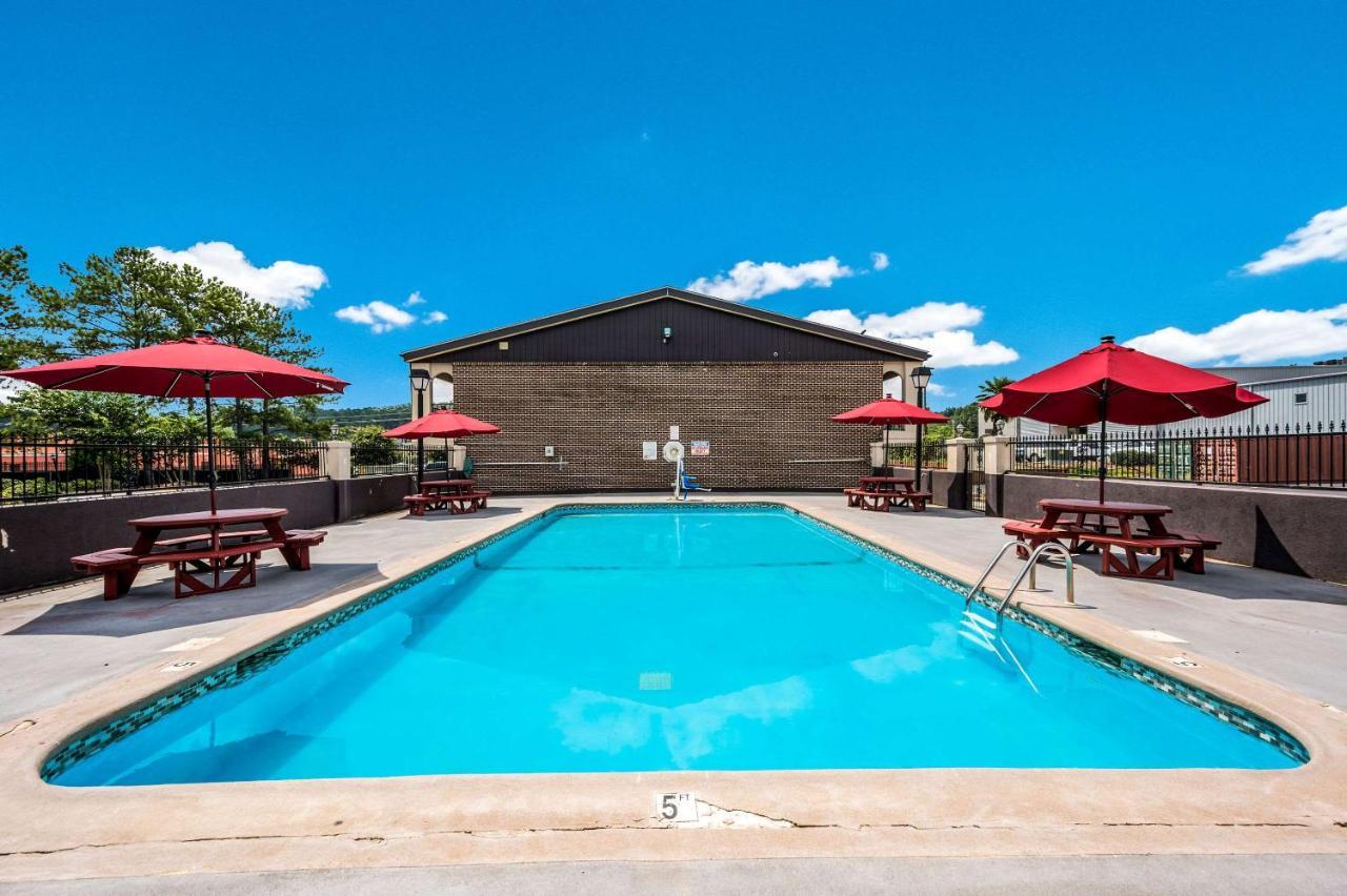 Econo Lodge Inn & Suites University Huntsville Exterior photo