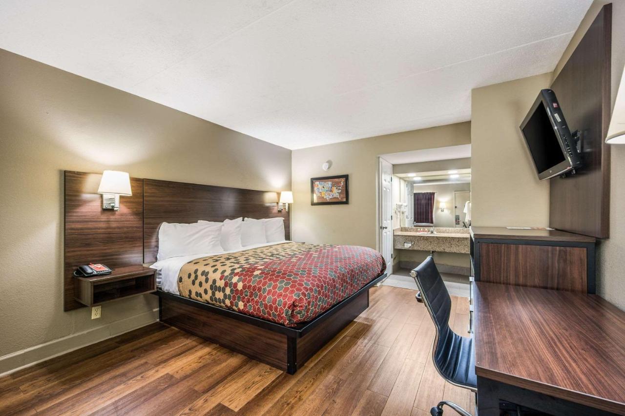 Econo Lodge Inn & Suites University Huntsville Exterior photo