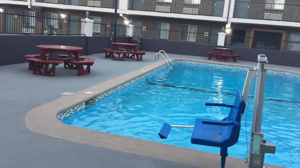Econo Lodge Inn & Suites University Huntsville Exterior photo